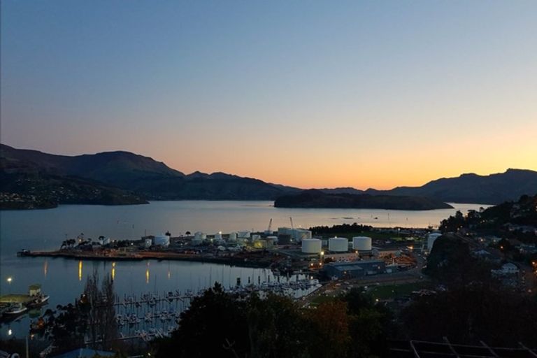 Photo of property in 17 Bridle Path, Lyttelton, 8082