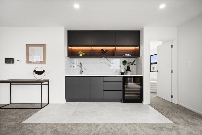 Photo of property in 6 Pukeko Road, Hobsonville, 0616