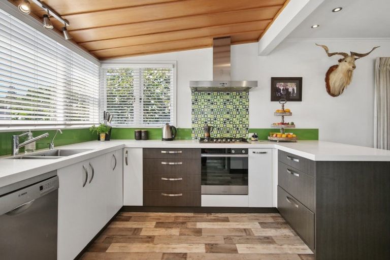 Photo of property in 61 Oceanview Road, Mount Maunganui, 3116