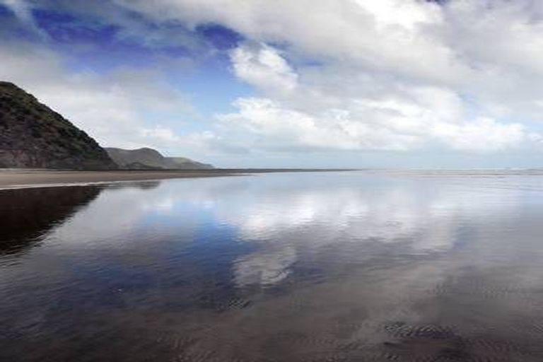 Photo of property in 19 Waikarekare Lane, Karekare, Auckland, 0772