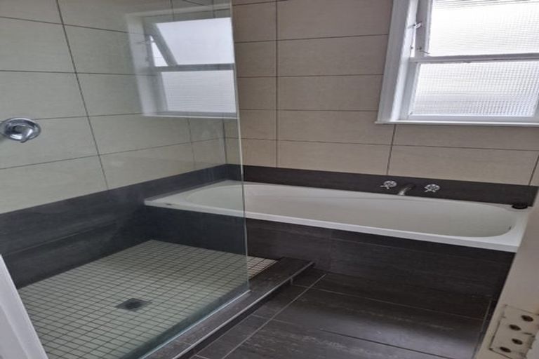 Photo of property in 7b Abel Tasman Avenue, Henderson, Auckland, 0610