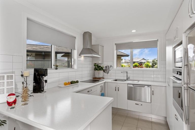 Photo of property in Waterview Estate, 69/4 Greystone Place, Omokoroa, 3114