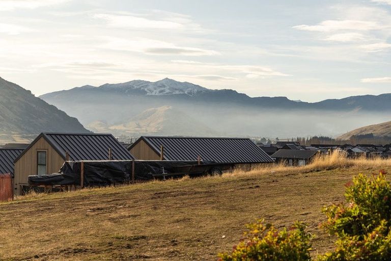 Photo of property in 42 Cunninghams Drive, Jacks Point, Queenstown, 9371