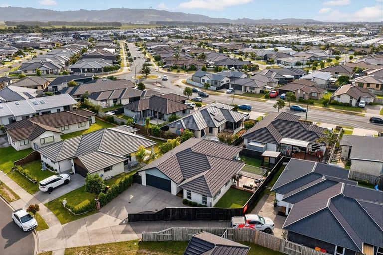 Photo of property in 33 Te Kio Crescent, Papamoa Beach, Papamoa, 3118