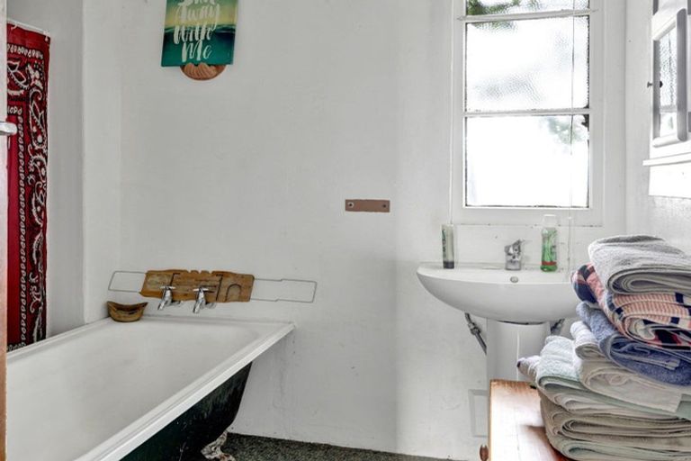 Photo of property in 21 Middlesex Street, Patea, 4520