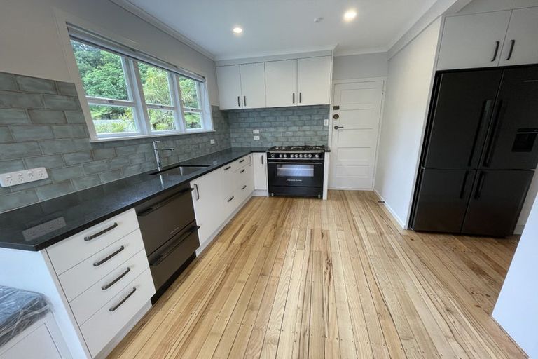 Photo of property in 75 Park Road, Titirangi, Auckland, 0604