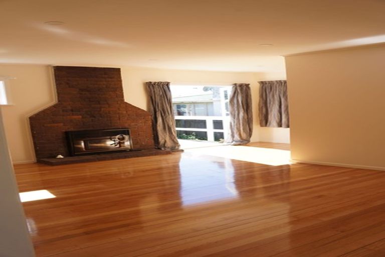 Photo of property in 24 Waipani Road, Te Atatu Peninsula, Auckland, 0610