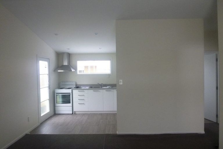 Photo of property in 2 Vera Road, Te Atatu South, Auckland, 0610