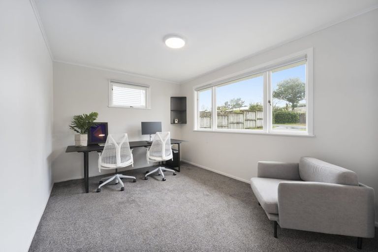 Photo of property in 37 Chorley Avenue, Massey, Auckland, 0614