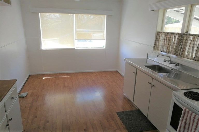 Photo of property in 18 Trinidad Road, Sunnynook, Auckland, 0620