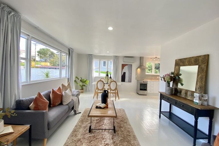 Photo of property in 12 Utting Street, Birkdale, Auckland, 0626