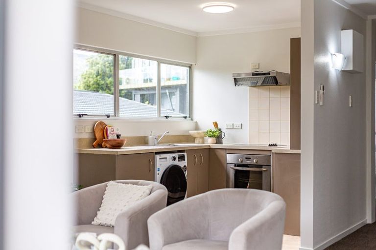 Photo of property in 6/126 Redwood Avenue, Tawa, Wellington, 5028