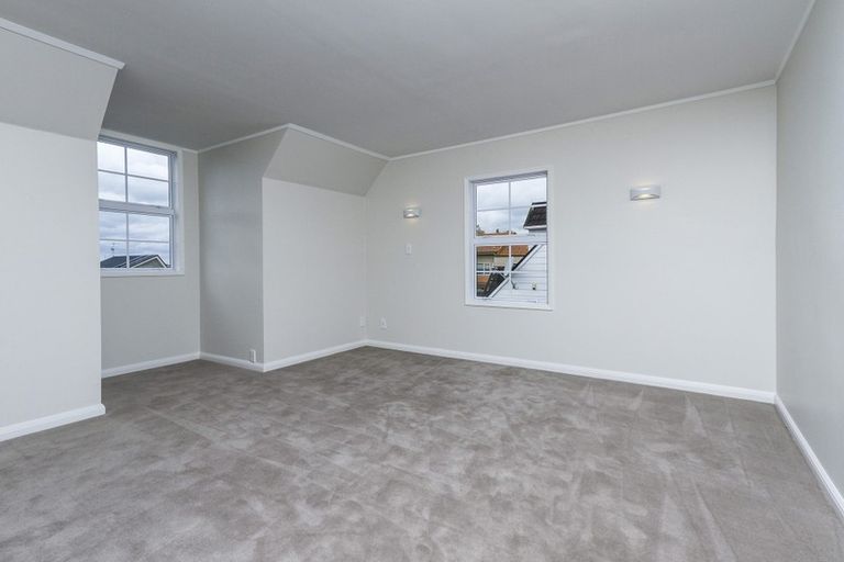 Photo of property in 2/15 Saltburn Road, Milford, Auckland, 0620