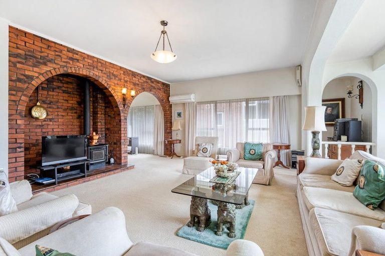 Photo of property in 9 Langstone Place, Chatswood, Auckland, 0626