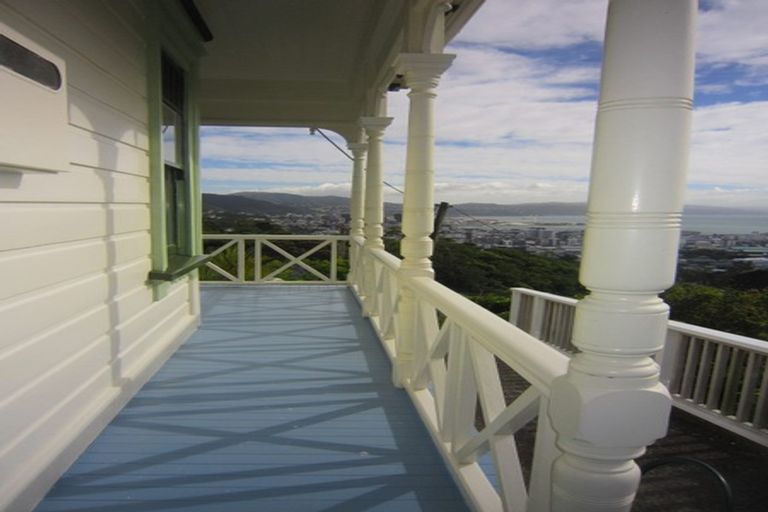 Photo of property in 21 Dorking Road, Brooklyn, Wellington, 6021