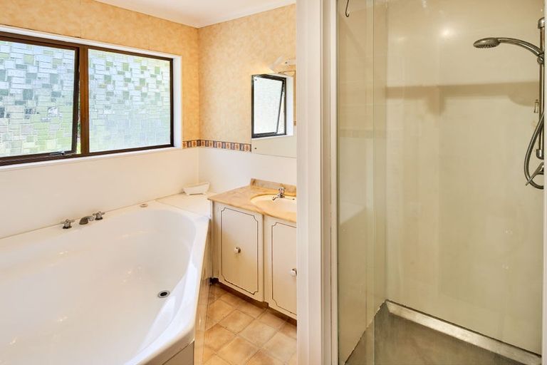 Photo of property in 16 Brasenose Place, Tawa, Wellington, 5028