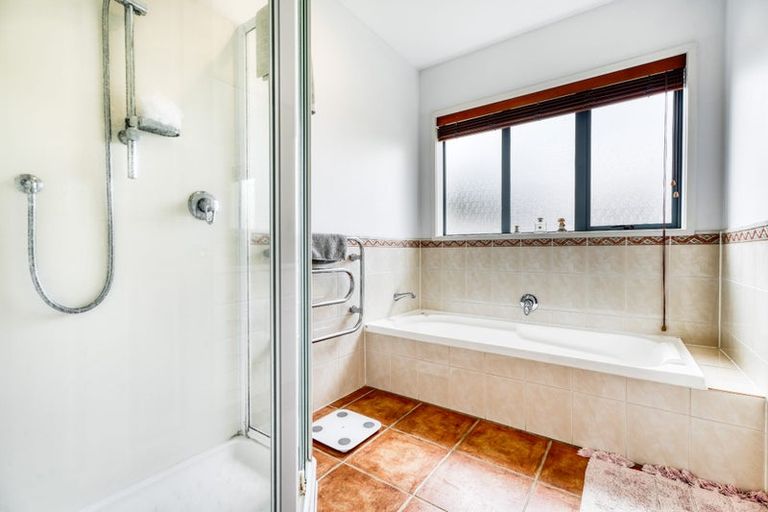 Photo of property in 76 Lothian Brae, Wattle Downs, Auckland, 2103