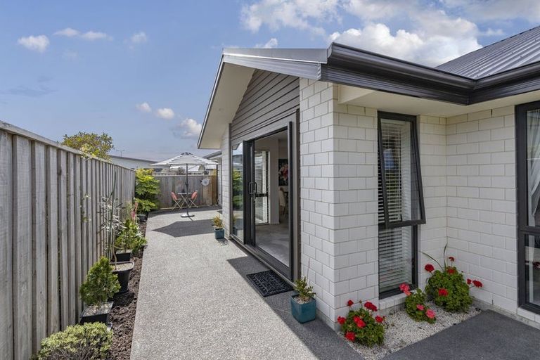 Photo of property in 15 Grey View Grove, Rangiora, 7400