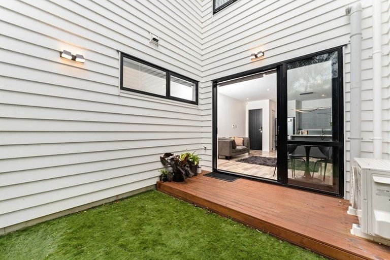 Photo of property in 5/122 Archibald Road, Kelston, Auckland, 0602