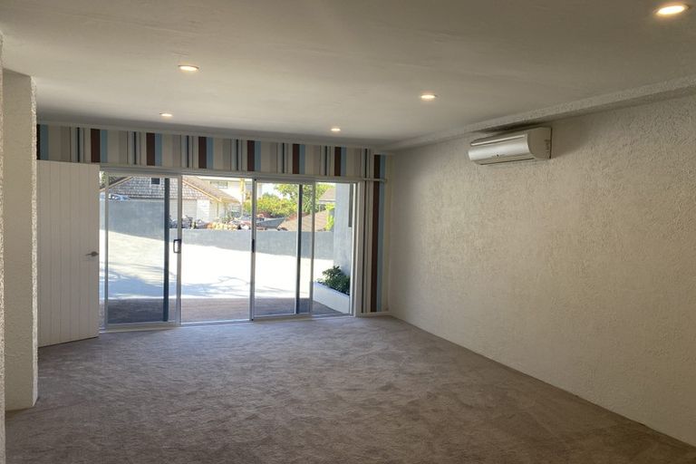Photo of property in 26 Macnay Way, Murrays Bay, Auckland, 0630