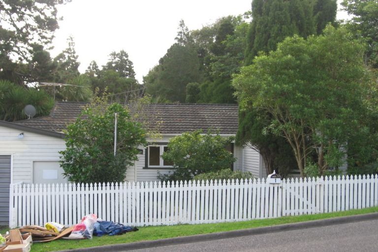 Photo of property in 1 Norman Road, Titirangi, Auckland, 0604