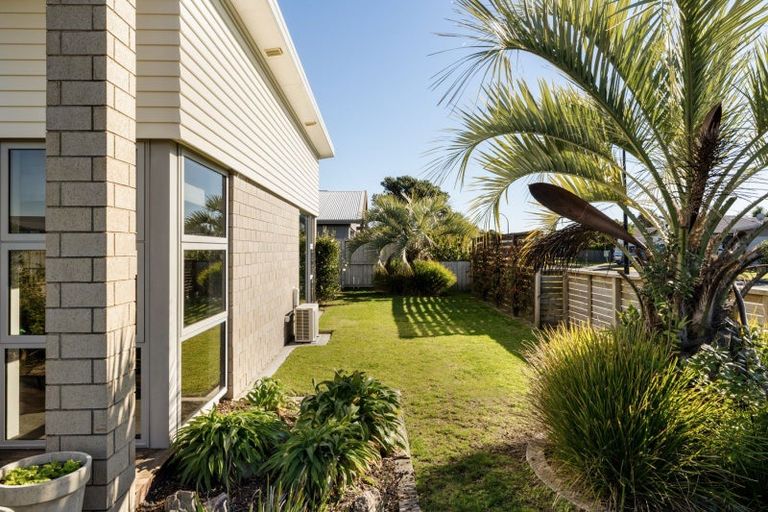 Photo of property in 1 Butterworth Crescent, Papamoa Beach, Papamoa, 3118