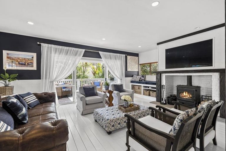 Photo of property in 2/13a Sandspit Road, Cockle Bay, Auckland, 2014