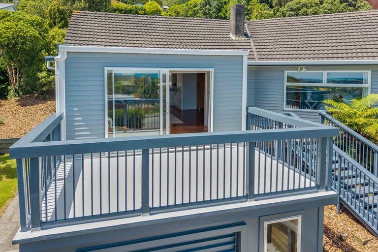 Photo of property in 27 Kotare Street, Waikanae, 5036