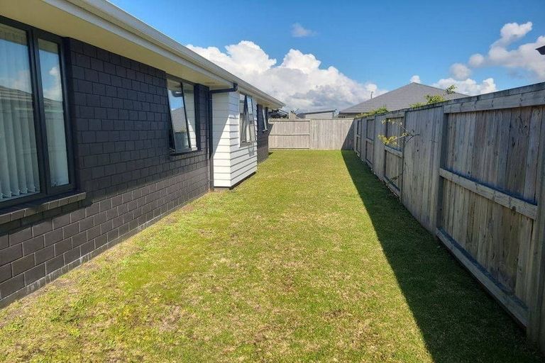 Photo of property in 12 Kahukaka Road, One Tree Point, 0118