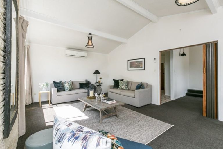 Photo of property in 6 Ashford Place, Havelock North, 4130