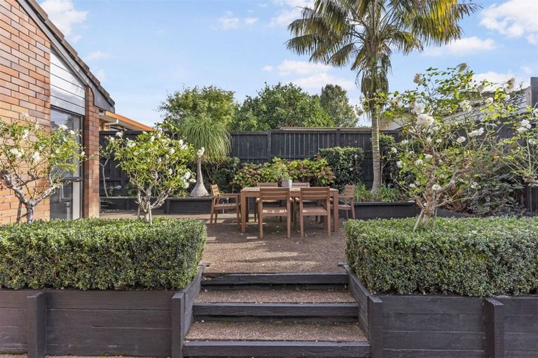 Photo of property in 3 Citation Way, Botany Downs, Auckland, 2010