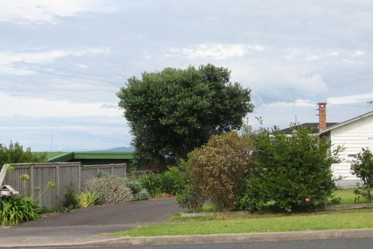 Photo of property in 2/19 Toroa Street, Torbay, Auckland, 0630