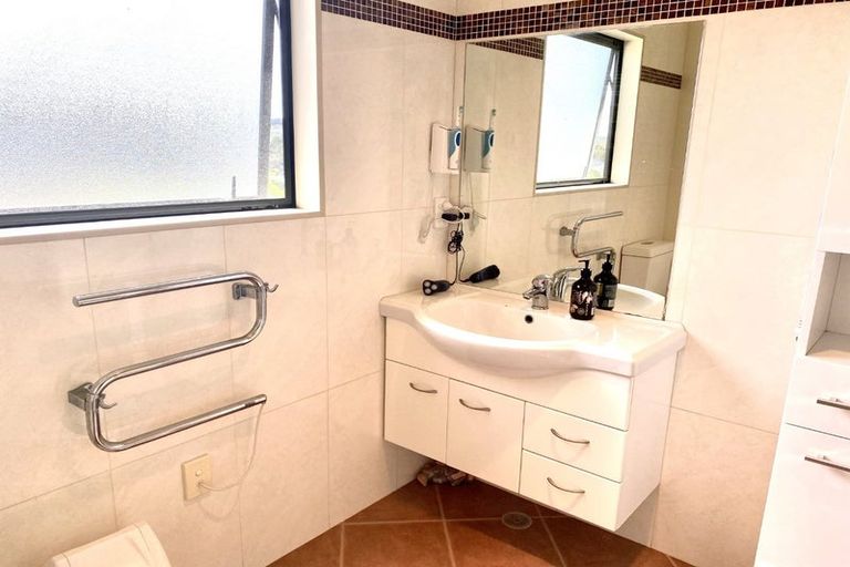 Photo of property in 13 Marbella Crescent, Oteha, Auckland, 0632