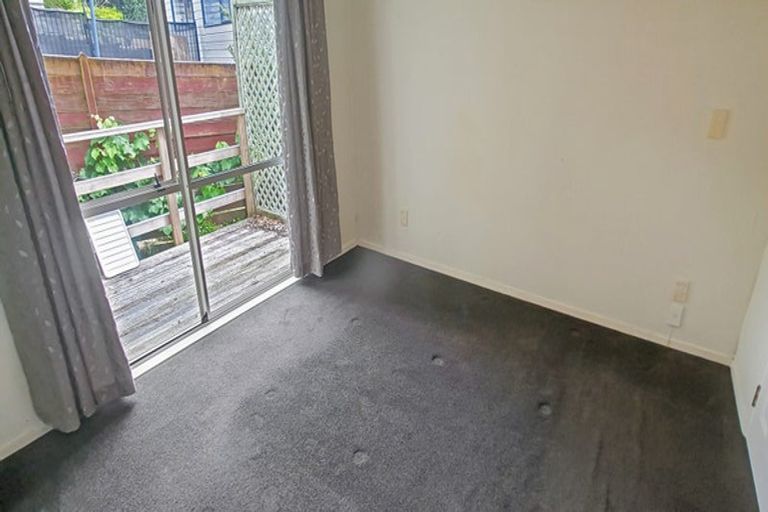 Photo of property in 37 Chatsworth Crescent, Pakuranga Heights, Auckland, 2010