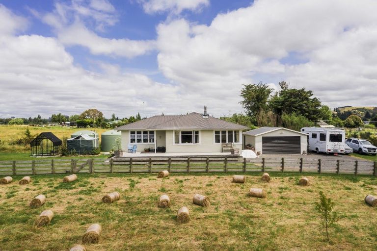 Photo of property in 11 Tiffen Lane, Waipawa, 4210