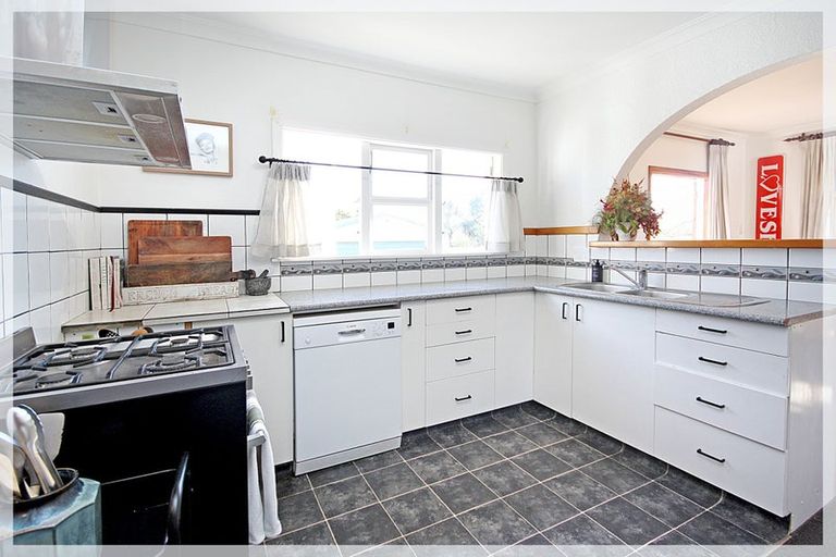 Photo of property in 3 George Street, Levin, 5510