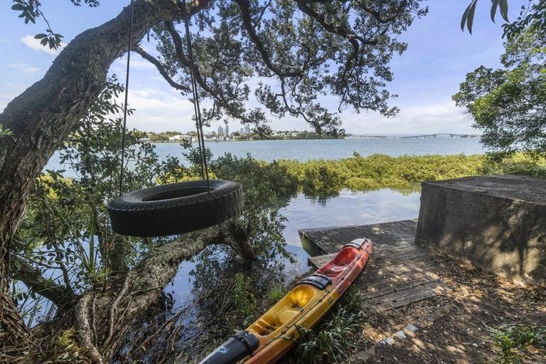 Photo of property in 83 Ngataringa Road, Devonport, Auckland, 0624