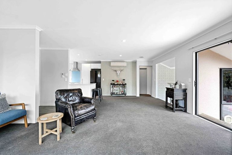 Photo of property in 16 Palm Grove Drive, Western Heights, Hamilton, 3200