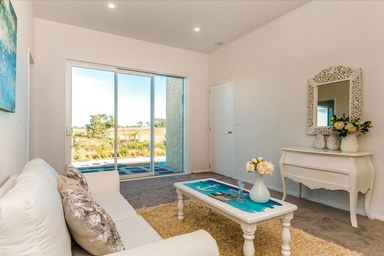 Photo of property in 14 Tauwaka Crescent, Riverhead, 0820