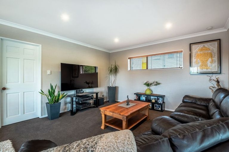 Photo of property in 99 John Downs Drive, Browns Bay, Auckland, 0630