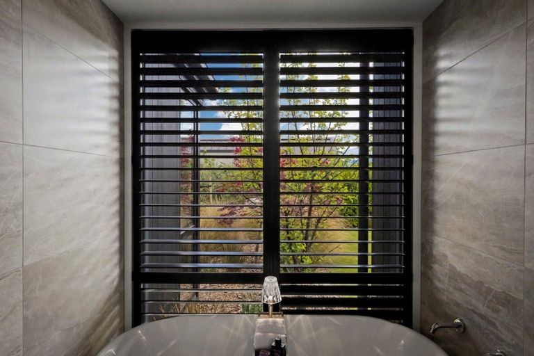 Photo of property in 2 Fife Court, Jacks Point, Queenstown, 9371