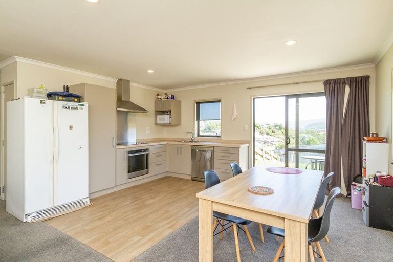 Photo of property in 78 Sunstone Crescent, Timberlea, Upper Hutt, 5018