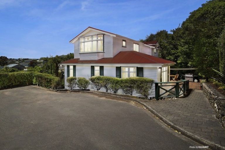 Photo of property in 20 Homewood Crescent, Karori, Wellington, 6012