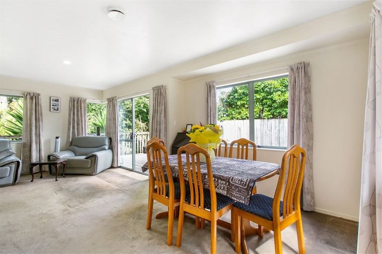 Photo of property in 3/14 Sungrove Rise, Sunnyvale, Auckland, 0612
