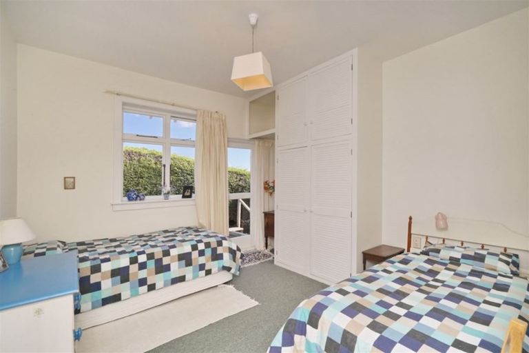 Photo of property in 23 The Brae, Mount Pleasant, Christchurch, 8081