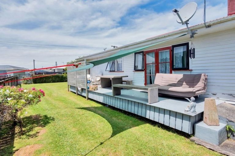Photo of property in 17 Cameron Street, Papakura, 2110