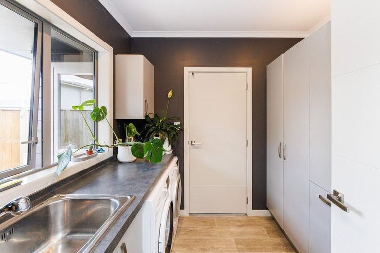 Photo of property in 10 Mediterranean Grove, Fitzherbert, Palmerston North, 4410