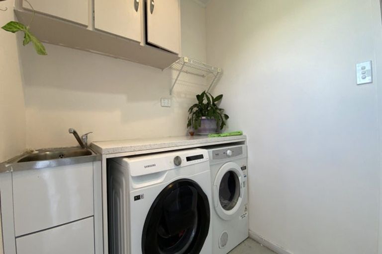 Photo of property in 33 Dianne Louise Drive, Half Moon Bay, Auckland, 2012