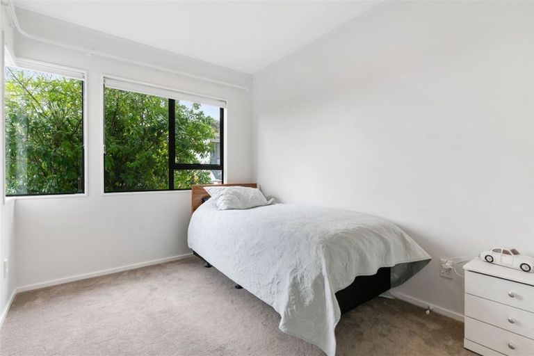 Photo of property in 2/26 Noeleen Street, Glenfield, Auckland, 0629