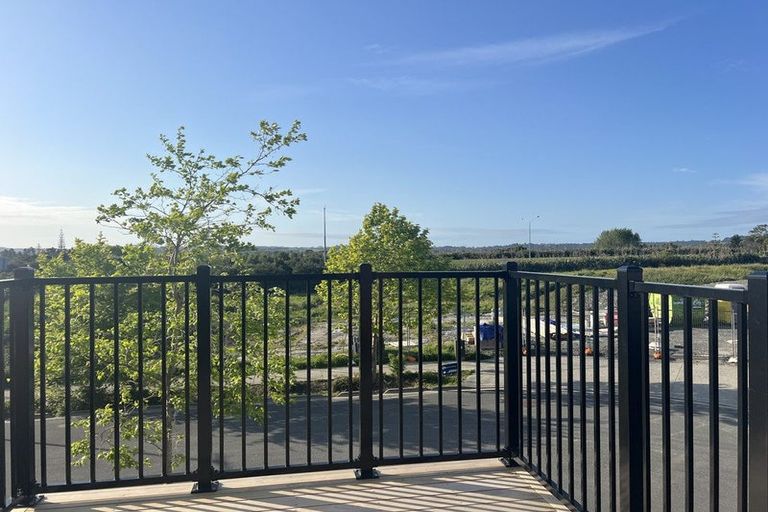 Photo of property in 5 Falcon Crescent, Hobsonville, Auckland, 0618